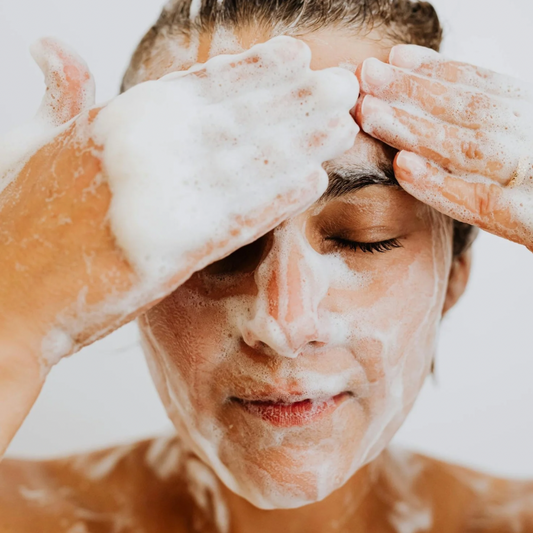 Nettoyant visage solide rose – Maison Marie Provence | Peaux mixtes & sèches, lait d’ânesse, argile blanche & rouge