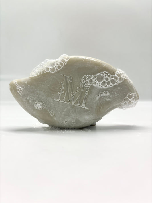 Shampoing solide fleurs de jasmin : le secret naturel pour réguler le sébum et redonner du volume aux cheveux gras