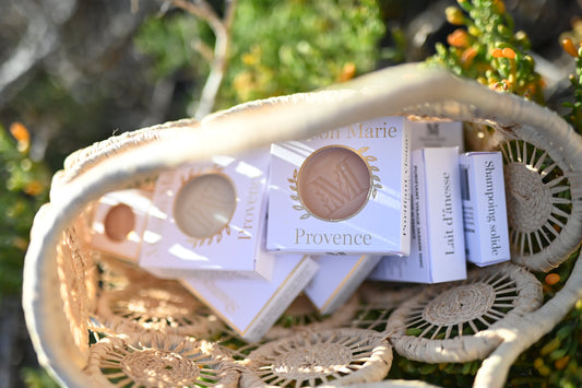 Cosmétique solide : Pourquoi adopter une routine beauté naturelle en 2025 ?