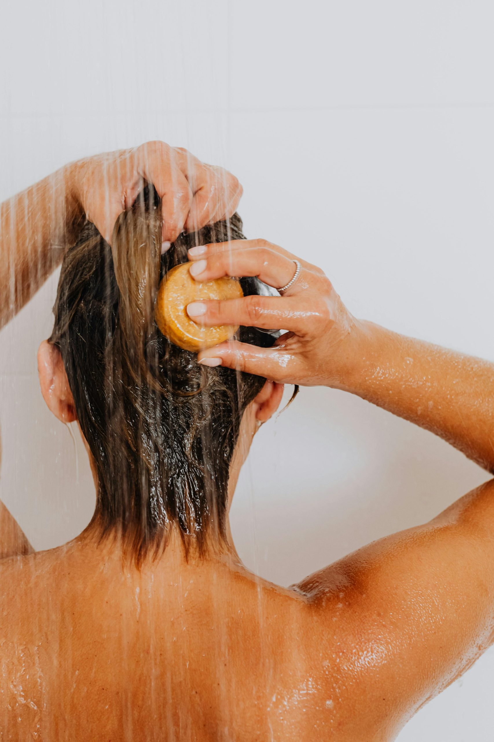 Pourquoi un shampoing cheveux gras sans sulfate est-il plus efficace ?