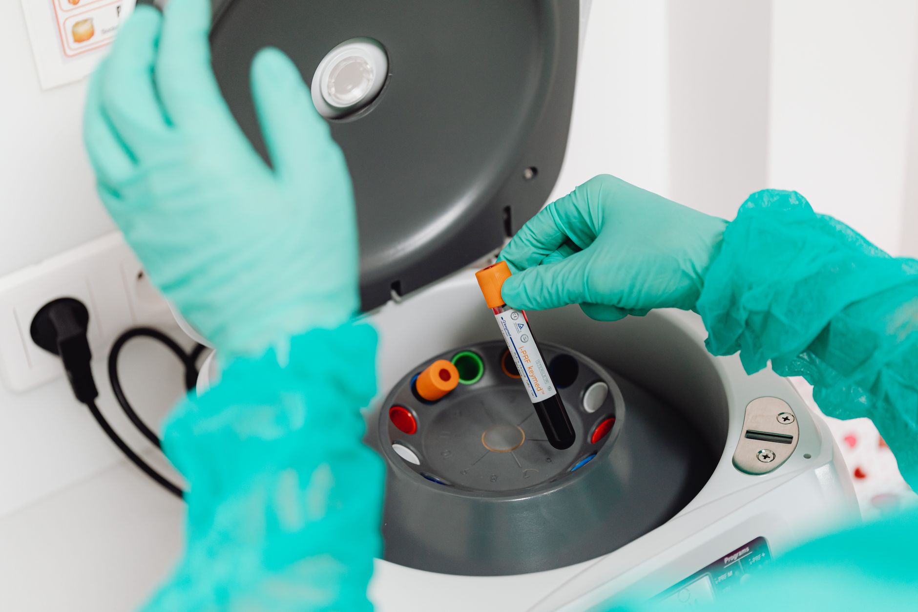 Analyse en laboratoire avec centrifugeuse