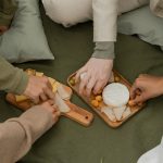Plateau de fromages partagé en pique-nique